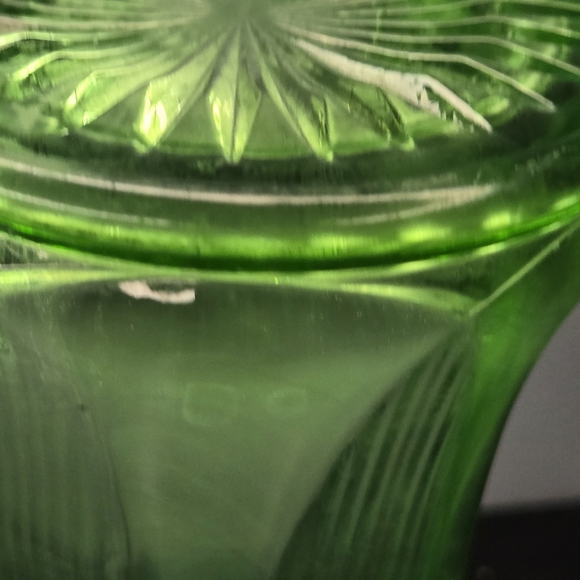 RARE Vintage/Antique Jefferson Glass Bright Green Opalescent 7" Swung Vase - Picture 4 of 16